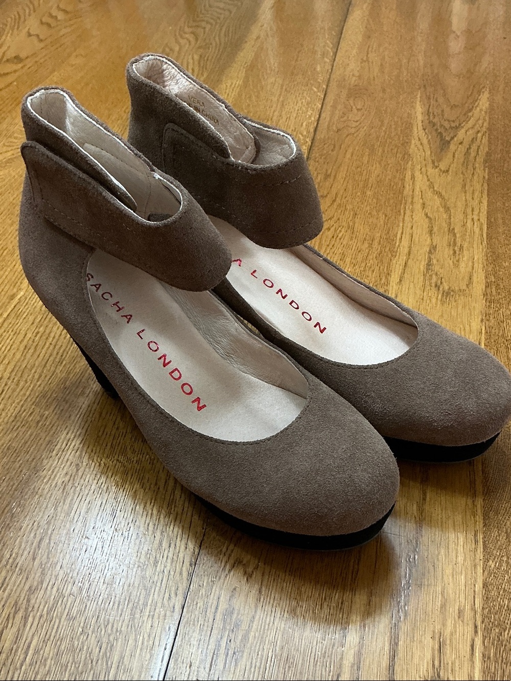 Woman’s Sacha London tan suede ankle wrap platform heel. Size 7. Like new! Cute!